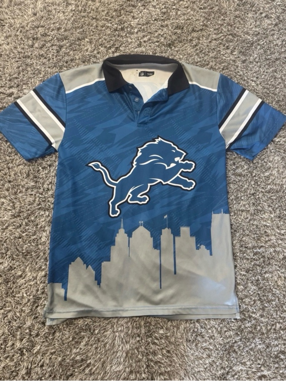 Men’s Detroit Lions Polo Shirt Medium NFL Football Team Apparel Blue Skyline